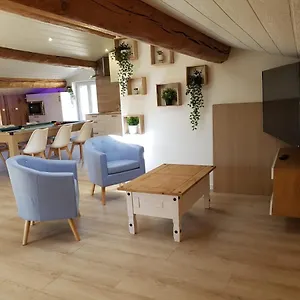 La Vigne D'aubière, Spa/balnéo, Billard,lit 2mx2m Appartement